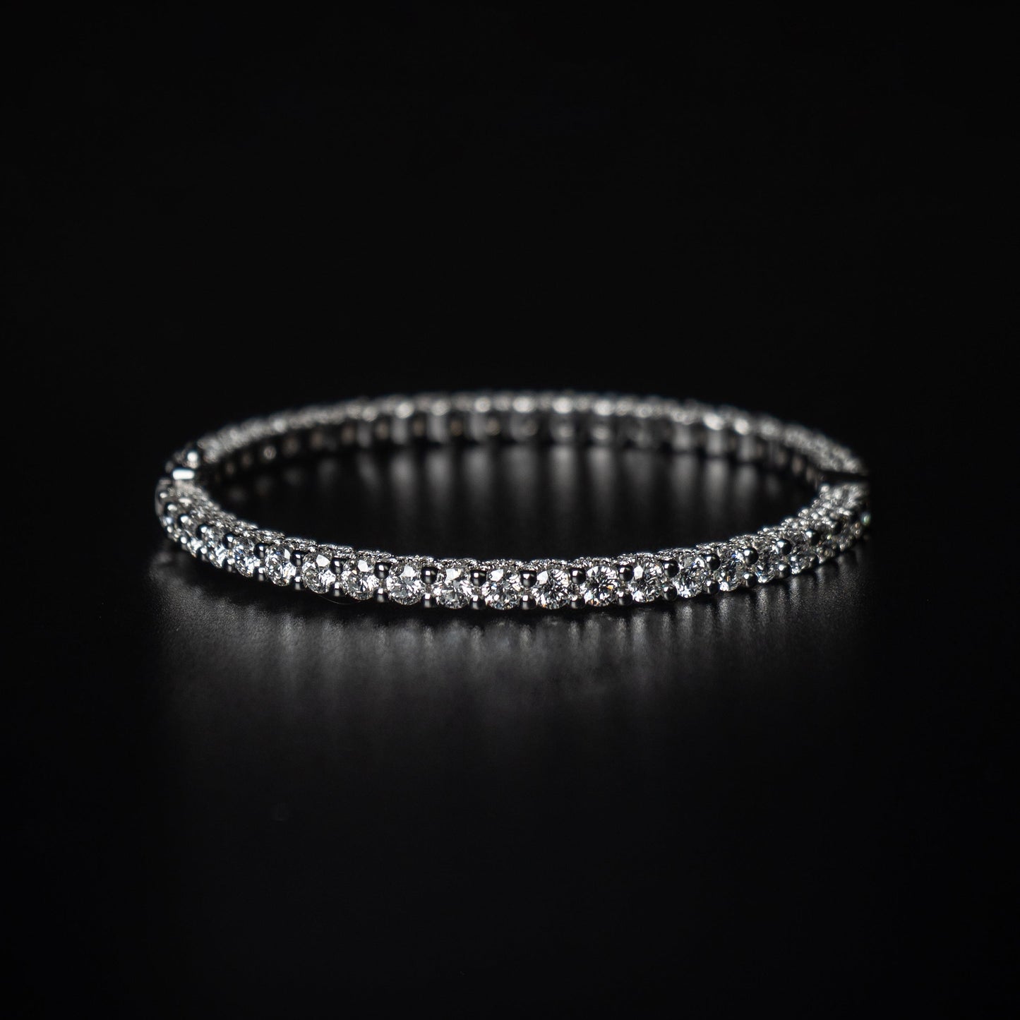 18k White Gold Natural Diamond Bangle Bracelet